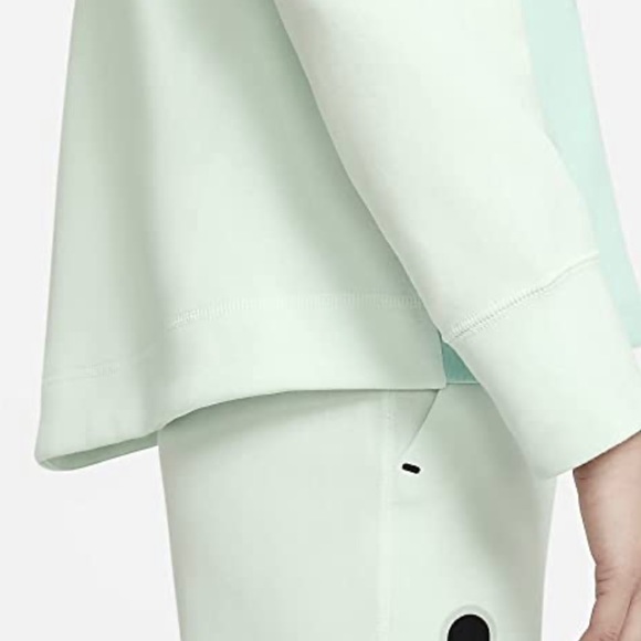 Nike Women’s Tech Fleece Fullzip Hoodie - New - Picture 3 of 6